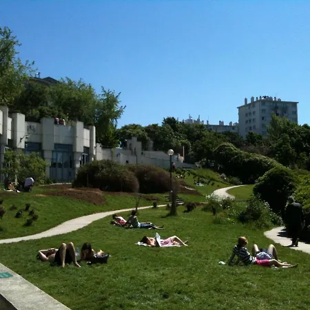 Charming Flat In Belleville Апартаменты Париж